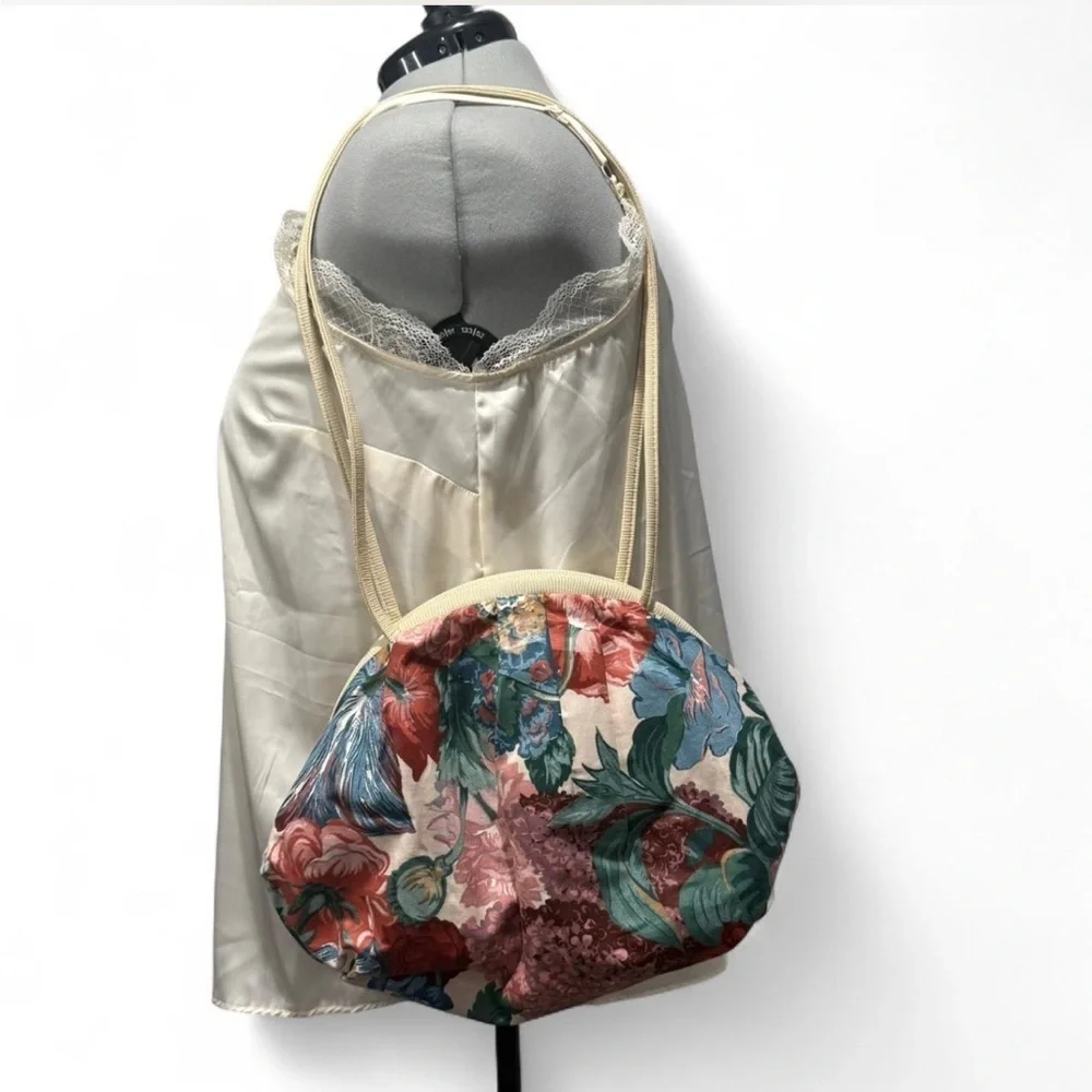 Vintage Floral Round Shoulder Bag Cottagecore Frame Purse, Grannycore